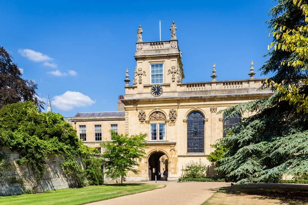 Будівля коледжу в Оксфорді, Велика Британія. — стокове фото