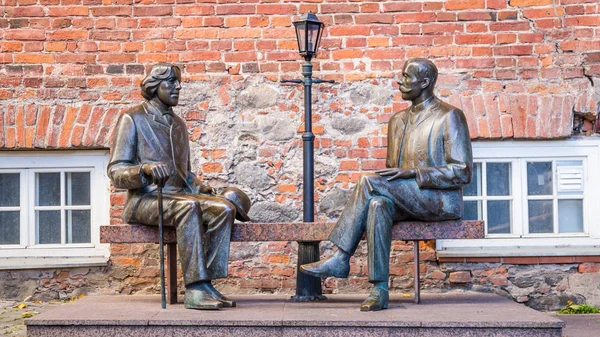 Скульптура Оскар Уайльд и Эдуард Вильде — стоковое фото
