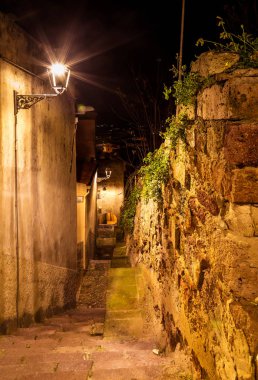 Bosa, Sardinya Adası, İtalya, gece