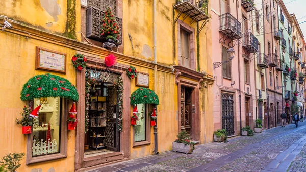 Bosa, ön Sardinien, Italien på nght — Stockfoto