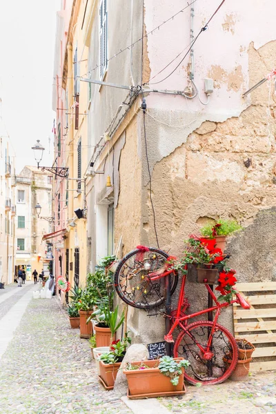 Buntes Fahrrad mit Blumen — Stockfoto