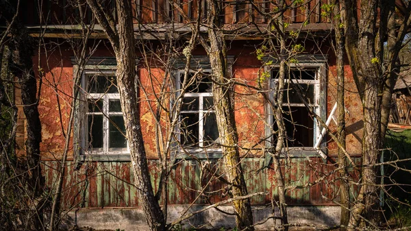 Verlassene Dörfer in der weißrussischen Sperrzone Tschernobyl — Stockfoto