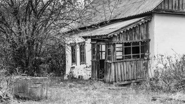 Casa abandonada na Bielorrússia — Fotografia de Stock