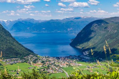 Norveç'te Sogn ve Fjordane eyaletinde vik köyü