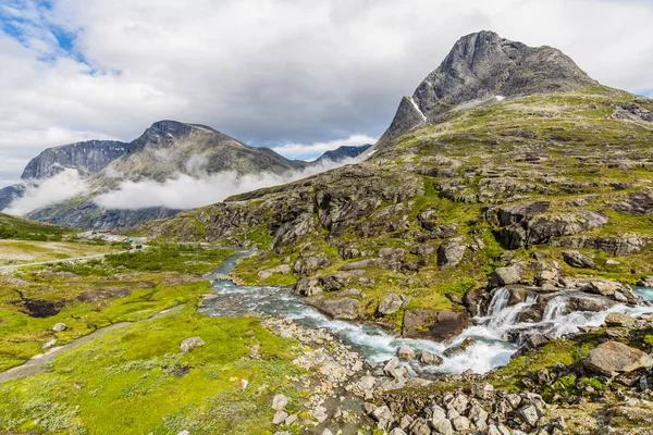 Norska landskapet runt Trollstigen centrum — Stockfoto