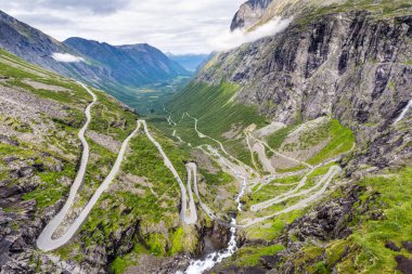 Norveç'te Trollstigen merkezi ve gözcü