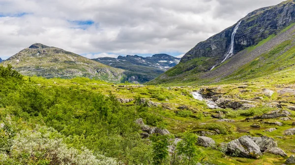 Typical Norwegian landscape with mountains — Stock Photo, Image