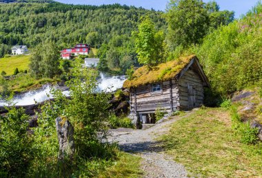 Norveç Hellesylt köy ve şelale Geirangerfjord