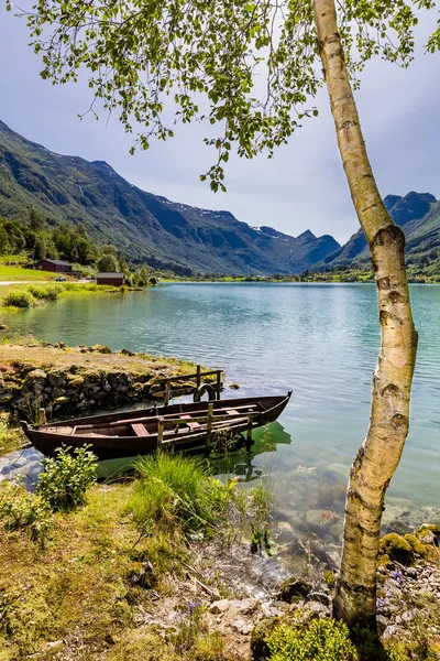 Meer van Oldevatnet in vallei Oldedalen Noorwegen — Stockfoto