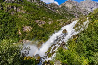 Norveç'te Briksdal şelale
