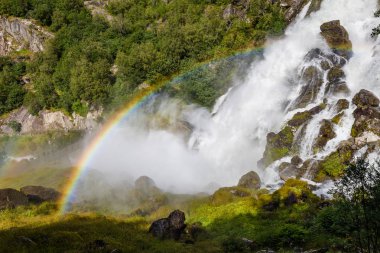Norveç'te Briksdal şelale
