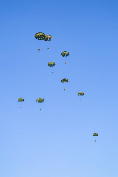 Paratroopers jump Netherlands