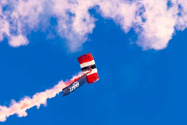 Fallschirmjäger British Red Baret springen Niederlande — Stockfoto