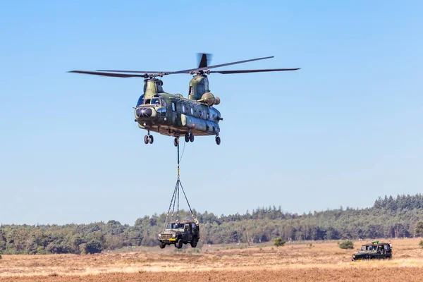 Holandské Chinook transportní helikoptéra — Stock fotografie