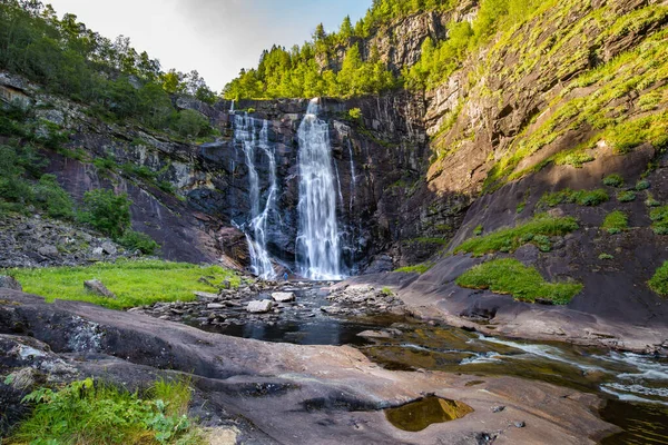 Batı Norveç 'te Skjervsfossen şelalesi