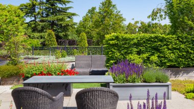 Kanepeli çatı bahçesi