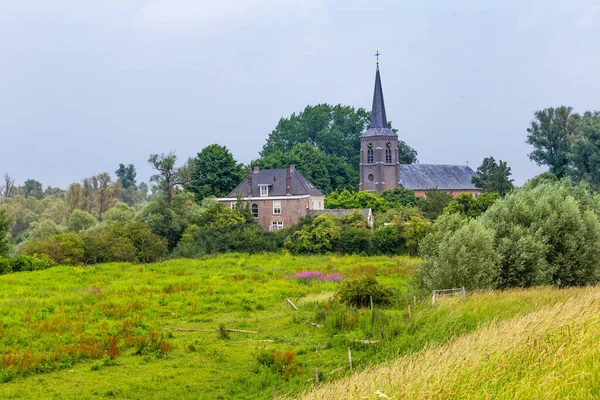 Kleines Dorf Ooij Ooij in den östlichen Niederlanden — Stockfoto
