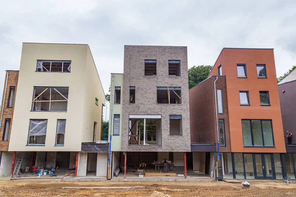 Modern Dutch mansion houses under constrcution — Stock Photo, Image