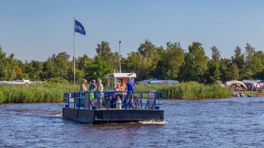 Earnewald Hollanda 'da feribot