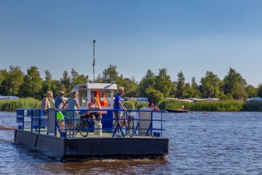 Earnewald Hollanda 'da feribot