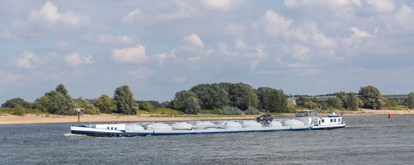 Panorama över tankfartyg för inre vattenvägar — Stockfoto