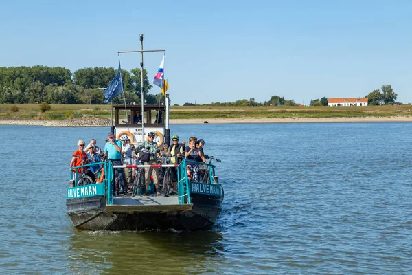 Färja Millingerwaard-Doornenburg Nederländerna — Stockfoto