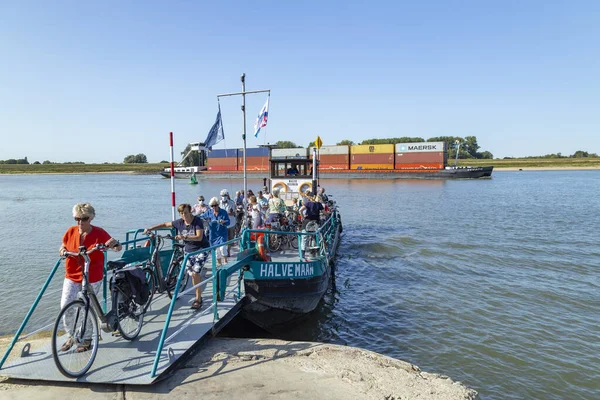 Färja Millingerwaard-Doornenburg Nederländerna — Stockfoto