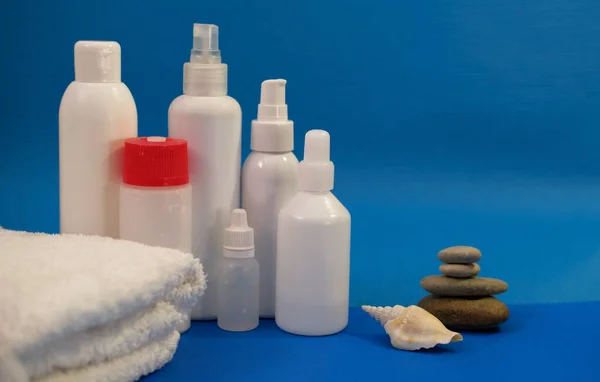 SPA conjunto de botellas y tubos cosméticos. — Foto de Stock