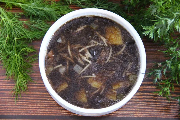 Sopa Setas Silvestres Con Caldo Negro Vermicelli Sobre Una Mesa — Foto de Stock