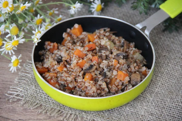 Sarrasin Style Marchand Aux Champignons Légumes Dans Une Petite Casserole — Photo