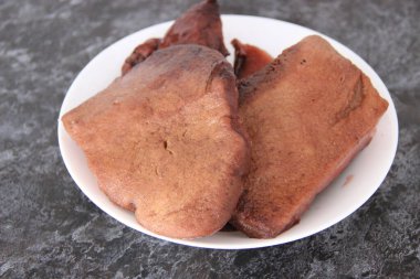 Tabakta 1,5 kg ağırlığında mantar hepatiği (karaciğer mantarı Türkiye kuyruğu)