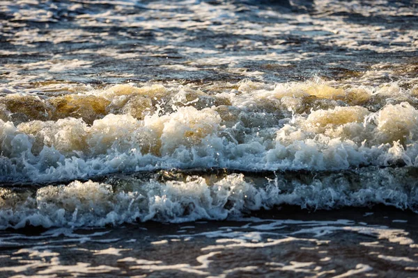 Красивый Морской Пейзаж Видом Волны Плескающиеся Ветреный День Фото Сделано — стоковое фото