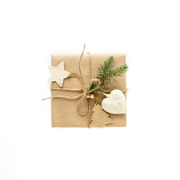 Christmas gift in kraft paper isolated on white background. Eco and natural wrapping. — Stock Photo, Image