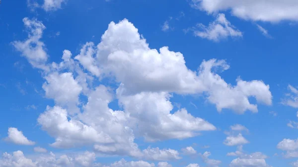 Stralende Blauwe Lucht Met Wolk — Stockfoto