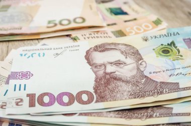 Yeni 1000 ve 500 hryvnias, yakın plan. Bir sürü Hryvnia..