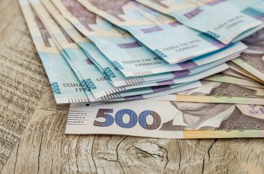 Yeni 1000 ve 500 hryvnias, yakın plan. Bir sürü Hryvnia..