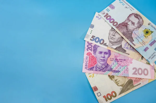 Diferentes Grivnias Ucranianas Sobre Fondo Azul Hryvnia Con Abanico Copia — Foto de Stock