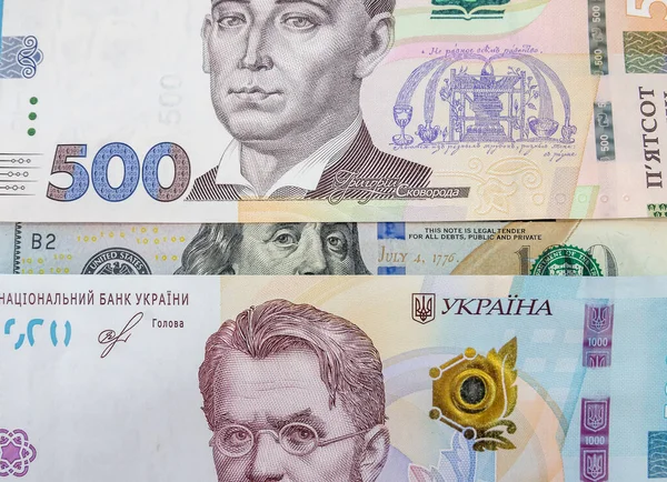 Egy Százdolláros Bankjegy Látható Hrivnya Bankjegyek Mögül Hrivnya Dollár Aránya — Stock Fotó