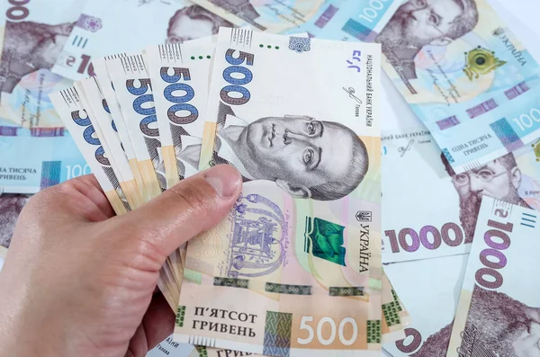 500 Hryvnia Hand Een Achtergrond Van Geld Financieel Concept Veel — Stockfoto