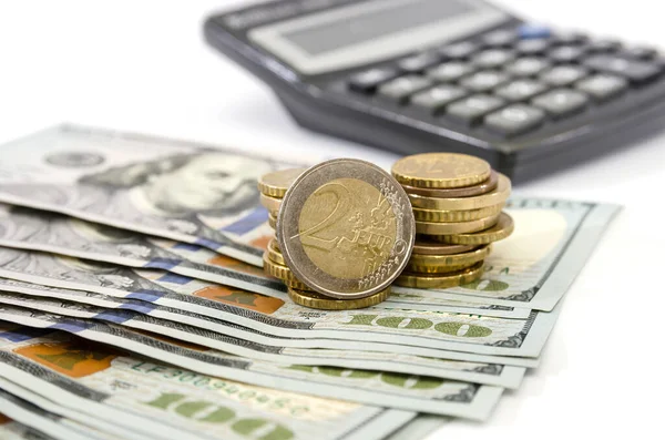 Дві Монети Євро Фоні Доларів Калькулятор Білий Фон Фінансова Концепція — стокове фото