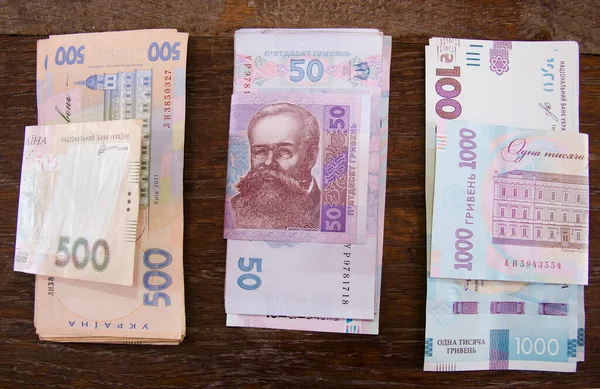 Стеки Гривной Деревянном Фоне 1000 500 Украинских Гривен — стоковое фото