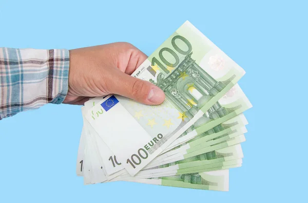 Affärskvinnas Hand Innehåller Många 100 Eurosedlar Med Blå Bakgrund Pengar — Stockfoto
