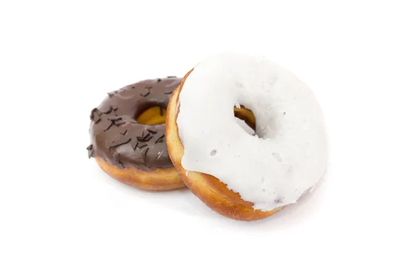 Zwei Köstliche Donuts Mit Schwarzer Und Weißer Schokolade Auf Weißem — Stockfoto