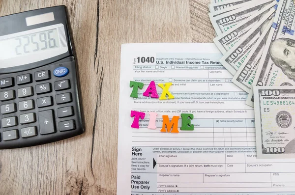 Tiempo Impuestos Formulario Federal 1040 Calculadora Dólares Papeleo — Foto de Stock