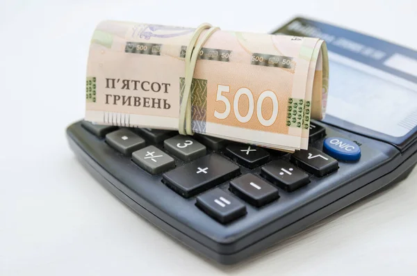 500 Hryvnia Gerold Een Rol Een Rekenmachine Close — Stockfoto