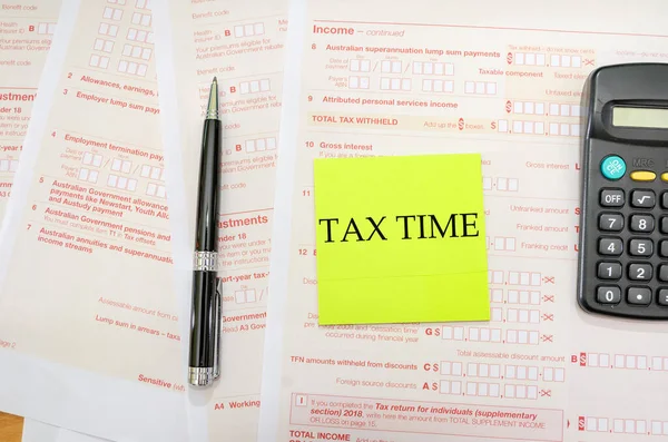 Australské Daňové Formuláře Perem Kalkulačkou Finanční Dokument Daňový Čas Žluté — Stock fotografie