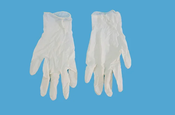 Witte Latex Handschoenen Geïsoleerd Blauwe Achtergrond Antivirusbeschermingsmiddel — Stockfoto