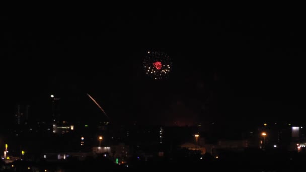 Grandes Fuegos Artificiales Brillantes Dorados Con Luces Bokeh Cielo Nocturno — Vídeos de Stock