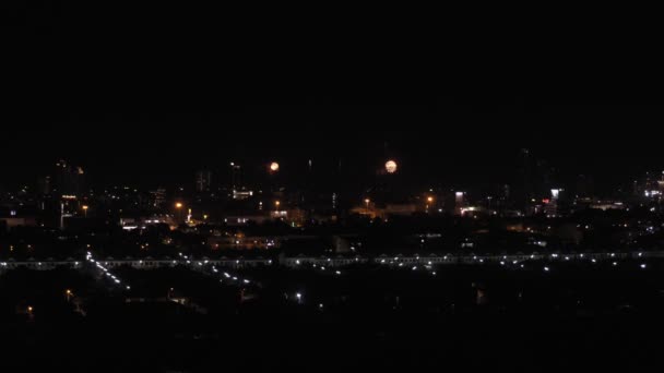 Grandi Fuochi Artificio Luccicanti Dorati Con Luci Bokeh Nel Cielo — Video Stock