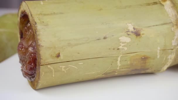 Kleisty Ryż Smażony Bambusowych Szwach Mlekiem Kokosowym Fasolą Brązowy Kleisty — Wideo stockowe